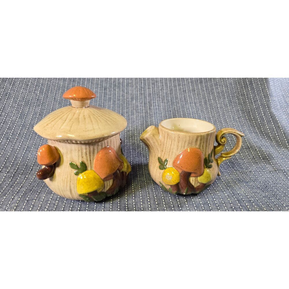Arnel's mushroom creamer and sugar bowl set